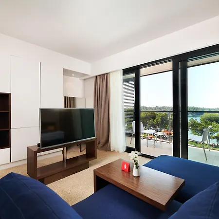 מלון Parentium Plava Laguna 4*