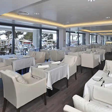 מלון Parentium Plava Laguna 4*