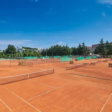 Parentium Plava Laguna מלון