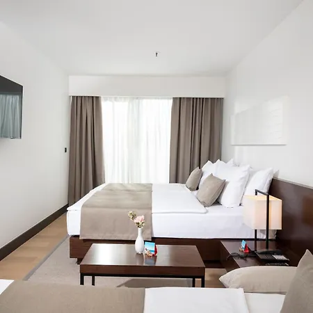 Parentium Plava Laguna מלון