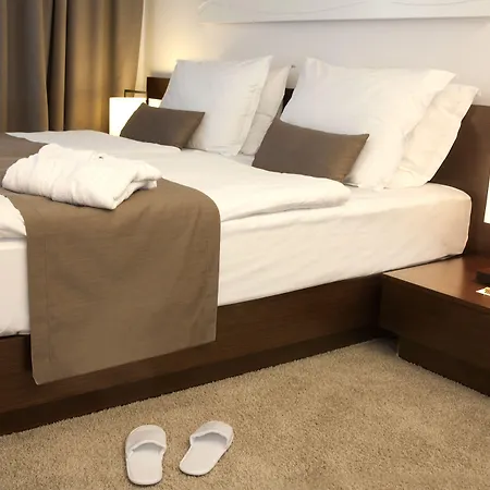 Parentium Plava Laguna מלון