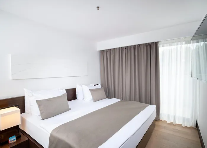 Отель Parentium Plava Laguna