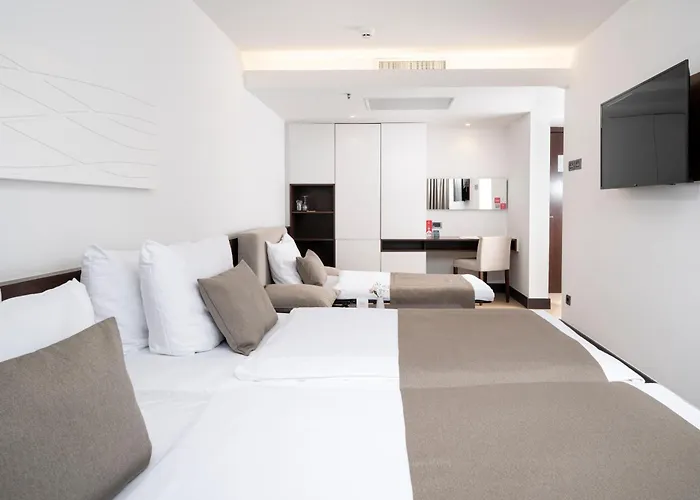 Parentium Plava Laguna 4* פורץ