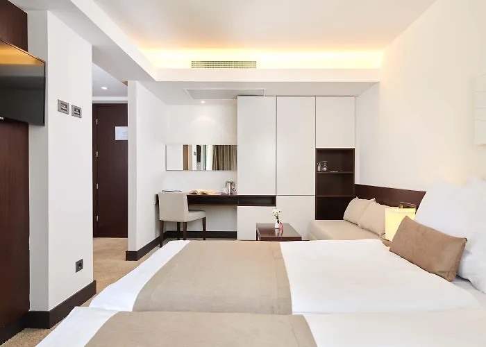 Parentium Plava Laguna מלון